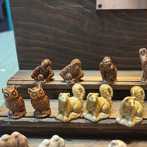 Vintage Wade England Whimsies Collection of 37  & Display - Picture 2 of 12